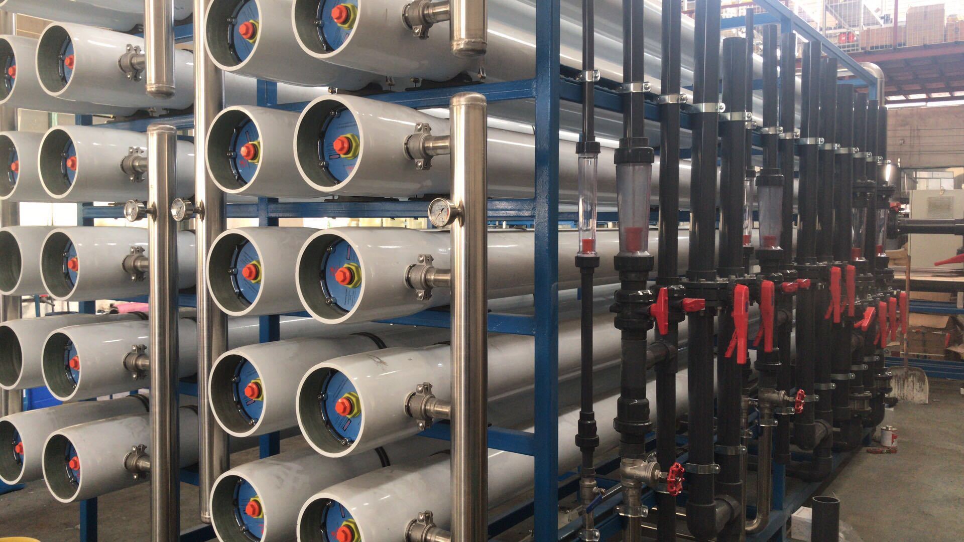 如何清洗反滲透設(shè)備里面的污染物？